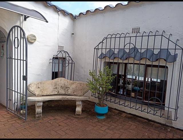 5 BEDROOM HOUSE FOR SALE IN GLENMORE BEACH